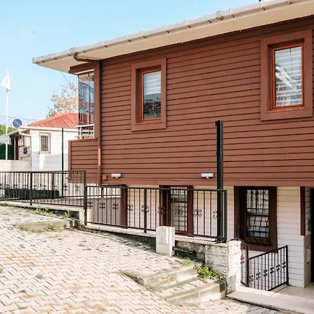 Huge Duplex Flat W Terrace Near Bilgi University *